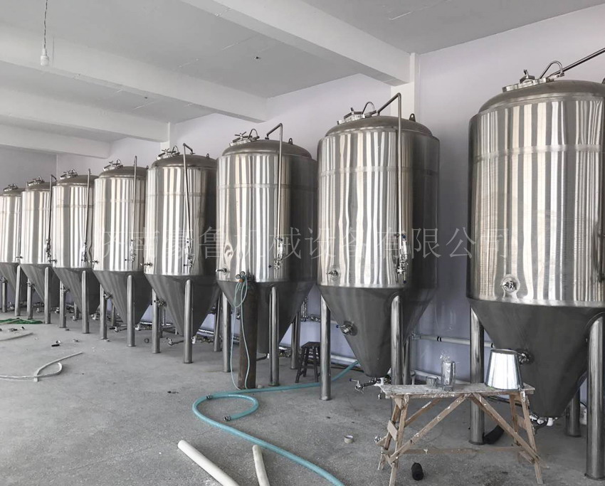 現代化的啤酒設備