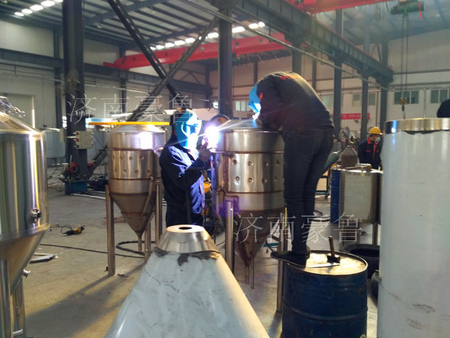 啤酒設(shè)備每一個細節(jié)我們都在打磨 啤酒設(shè)備每一個細節(jié)我們都在打磨